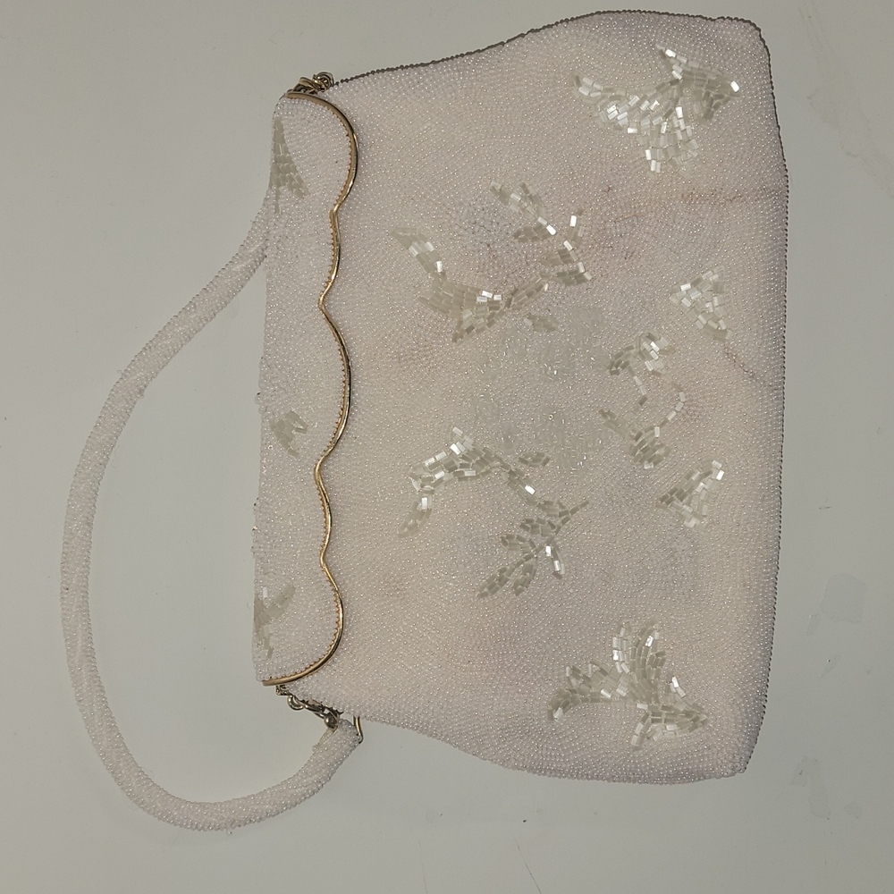 1960 White Beaded Scallop Purse